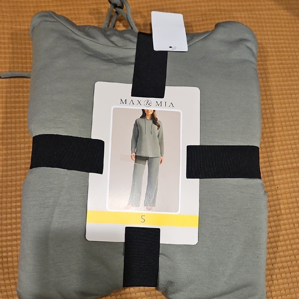 Max & Mia Women's Gray Pajama Set